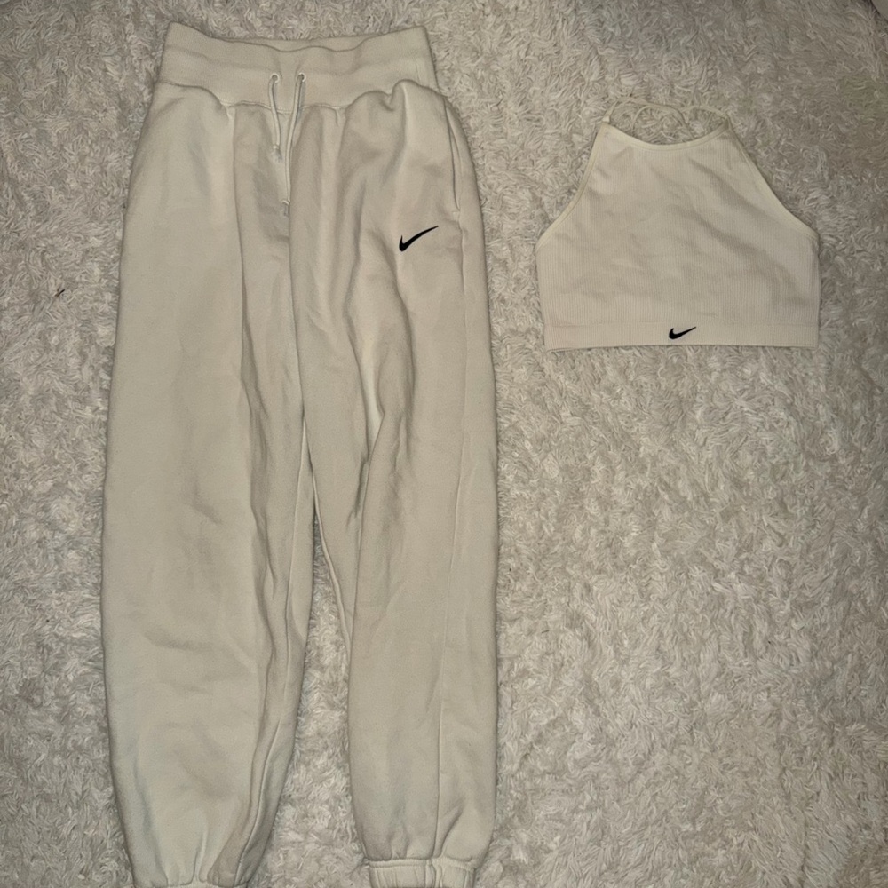 Nike Women’s Cream Jogger Set